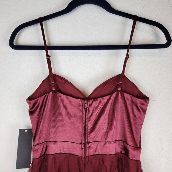 NWT City Studio Junior Sweetheart-Neck Ruffled Gown in Cabernet Size 1/2 - Picture 8 of 16